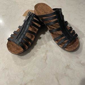 BearPaw Blue Sandals size 9